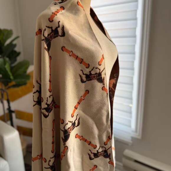 Cream reversible horse woven Vegan cashmere stole - Picture 7 of 9